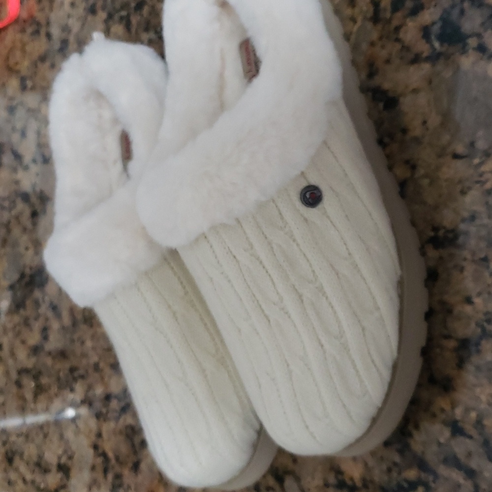 Bob's sketchers beige slippers
